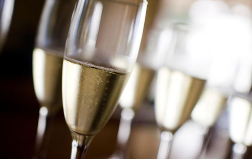 香檳酒（Champagne）是葡萄酒嗎？